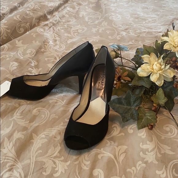 NWTs Michal Kors Suede/leather Heels Black Sz7.5M - Picture 1 of 7